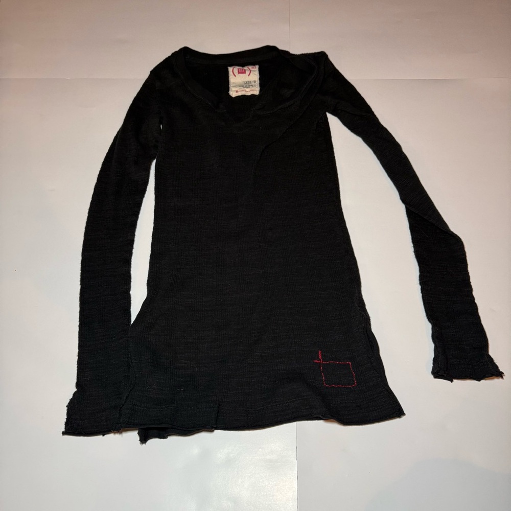 GAP Red Women's Black Long Sleeve Top - Picture 1 of 6